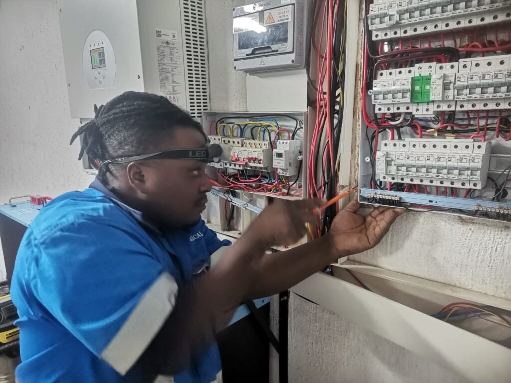 24/7 Electricians: Fast Response in 30 Minutes 1 24/7 Electricians