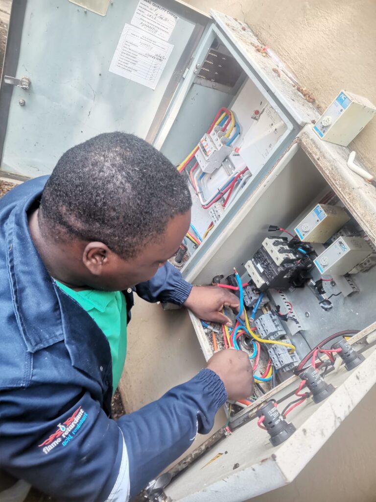 Licensed Commercial Electrician | 011 486 6182 Fourways 1 licensed commercial electrician